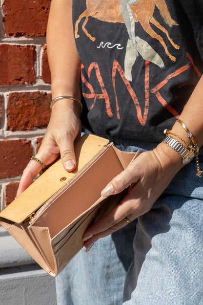 LOUIS VUITTON VERNIS WALLET (NOISETTE)