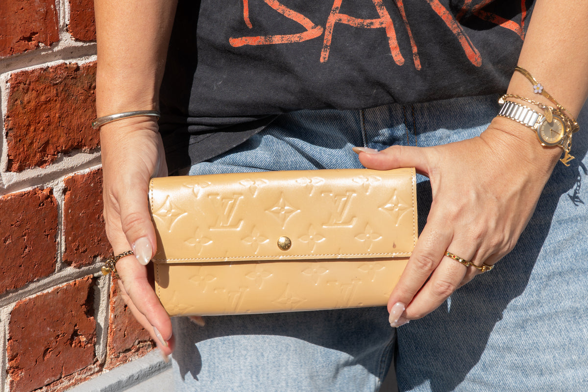 LOUIS VUITTON VERNIS WALLET (NOISETTE)