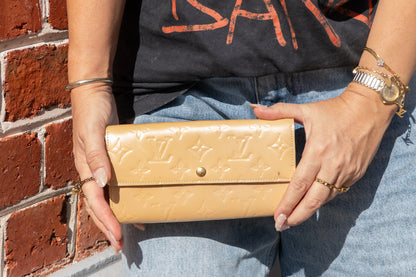 LOUIS VUITTON VERNIS WALLET (NOISETTE)